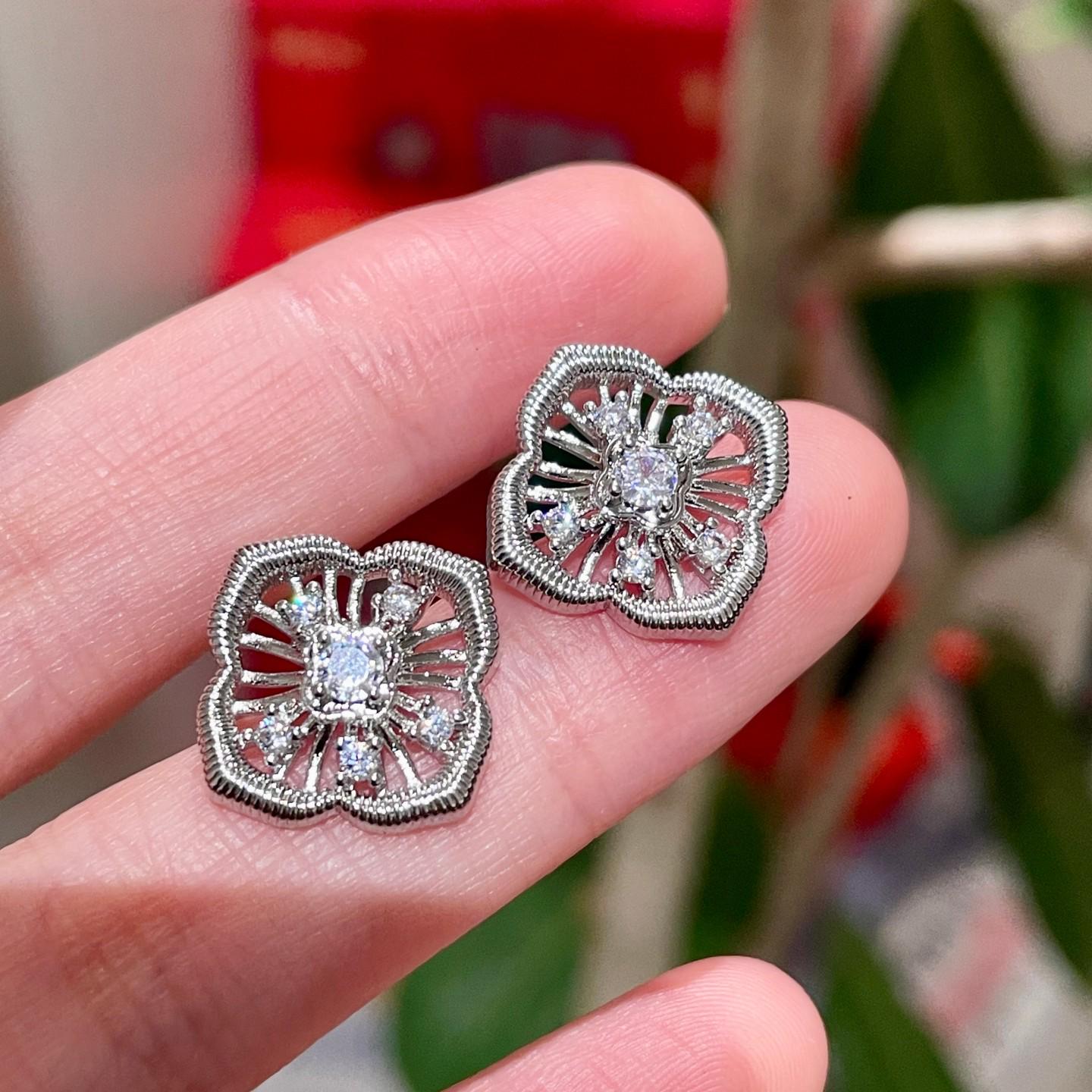 Hollow Lace Four-Leaf Clover Zirconia Earrings for Women - 2026 Luxe Style Petal Studs