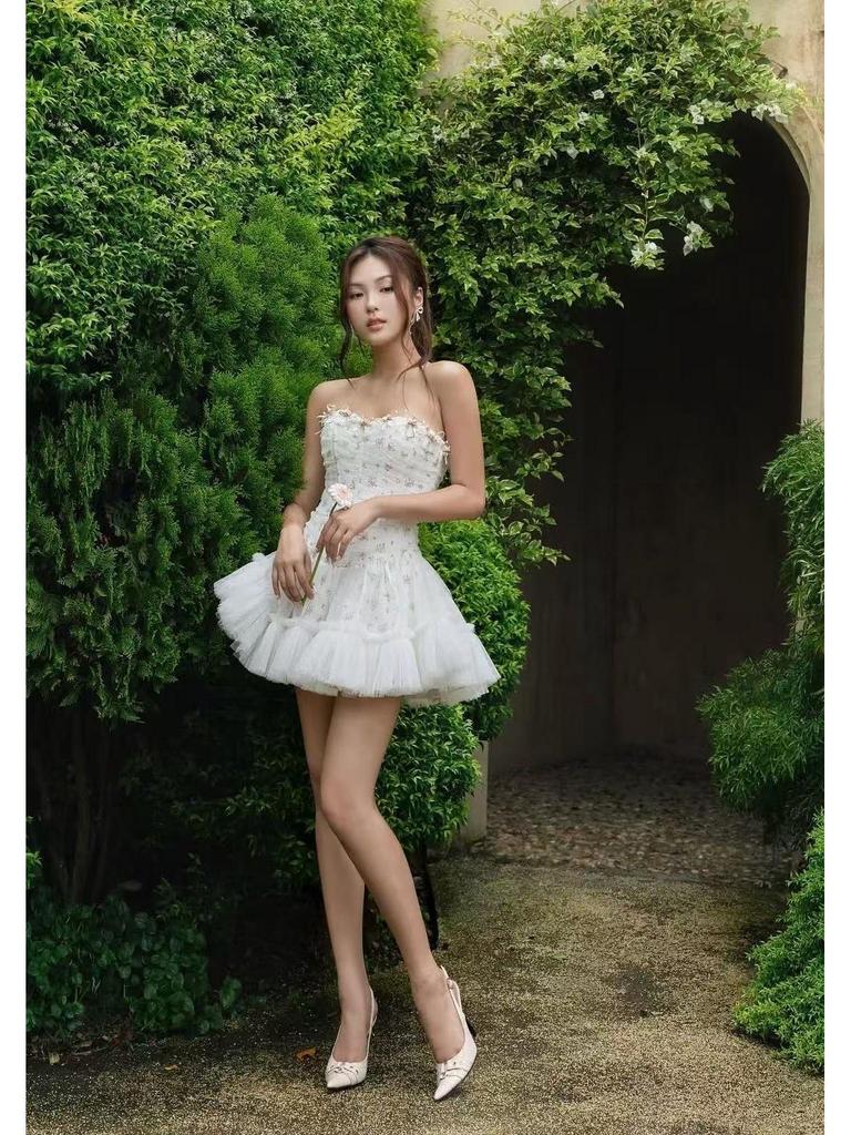 Retro Sweetheart Strapless Dress with 3D Petals and Cinched Waist
