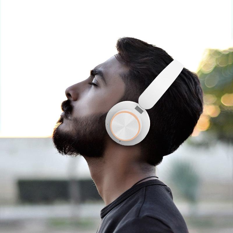 Bluetooth headset, subwoofer, stereo card, sports computer headset.
