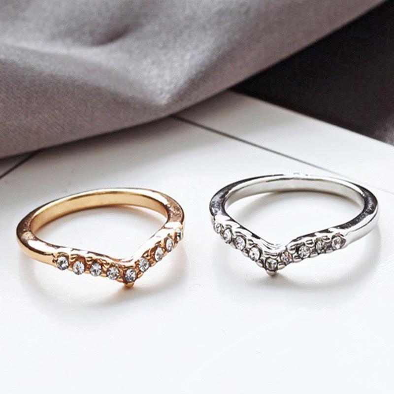 1pcs V-shaped Ring, Uniquely Designed Minimalist Ring, Full Diamond Heart-shaped Tail Ring Decoration.