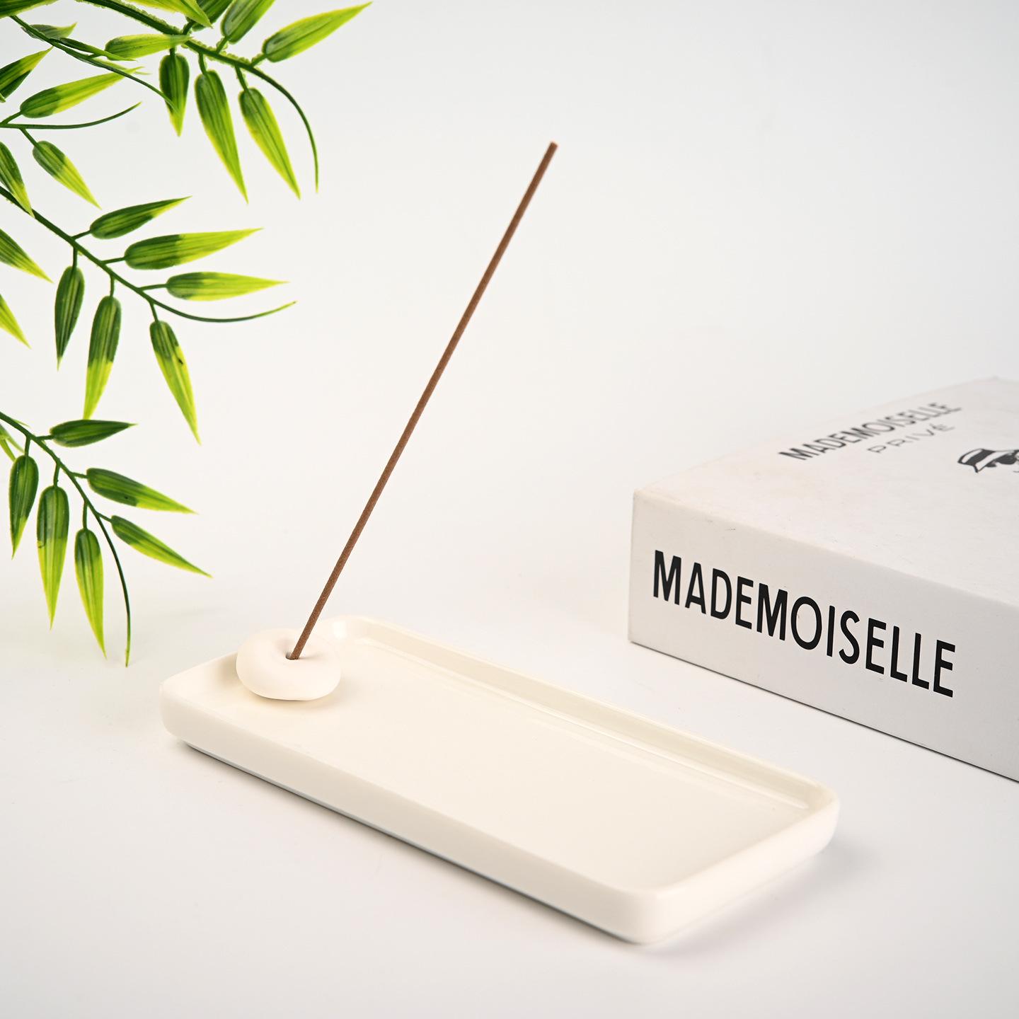 

Zen Sandalwood Nordic Incense Holder – Handcrafted Long Plate for Sticks and Cones, Ideal Indoor Ornament.