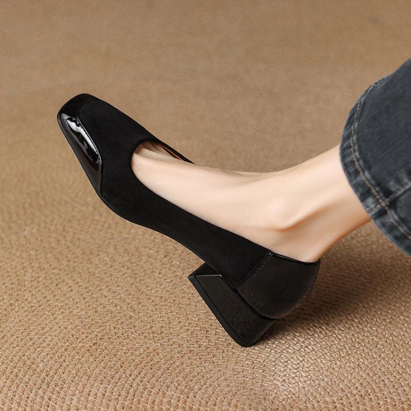 

Новые удобные маленькие кожаные туфли женские средний каблук большой размер резиновая подошва квадратный каблук закрывающие стопу квадратный носок однотонные повседневные на четыре сезона w 39 чёрный
