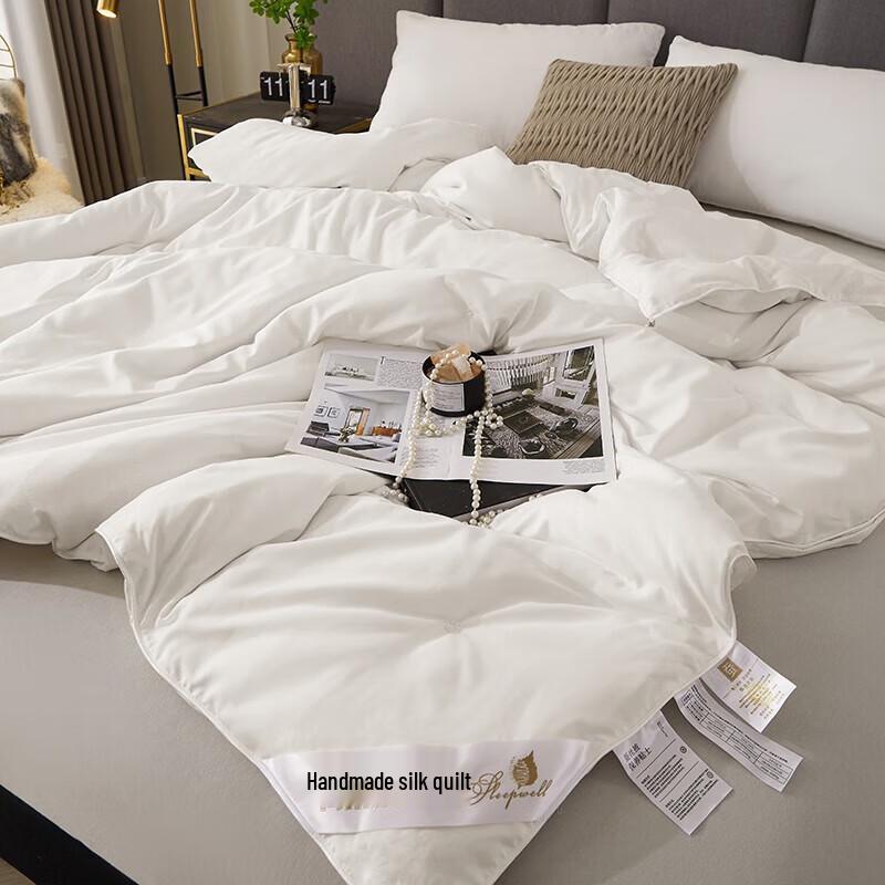 Grace Satin Jacquard Nanofiber Pearl Quilt