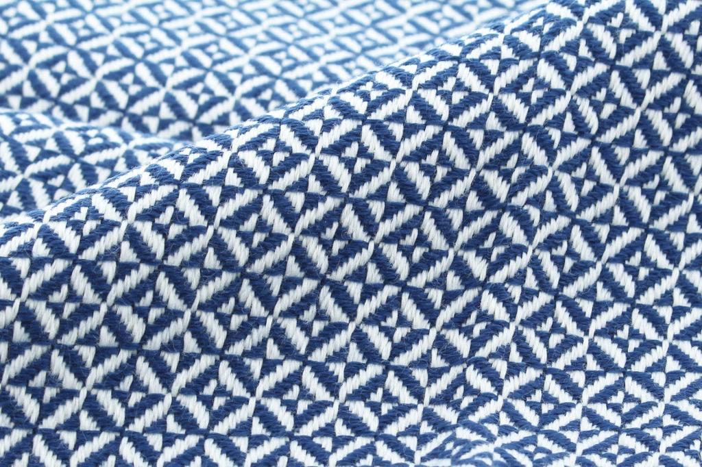 Kusunokibashi Monori Handkerchief Watanoto Diagonal 25 x Product Towel, (Wataoto) Pattern, Pattern, Chamon, Navy, Approx. 25cm, Number 1-65616-86-KON