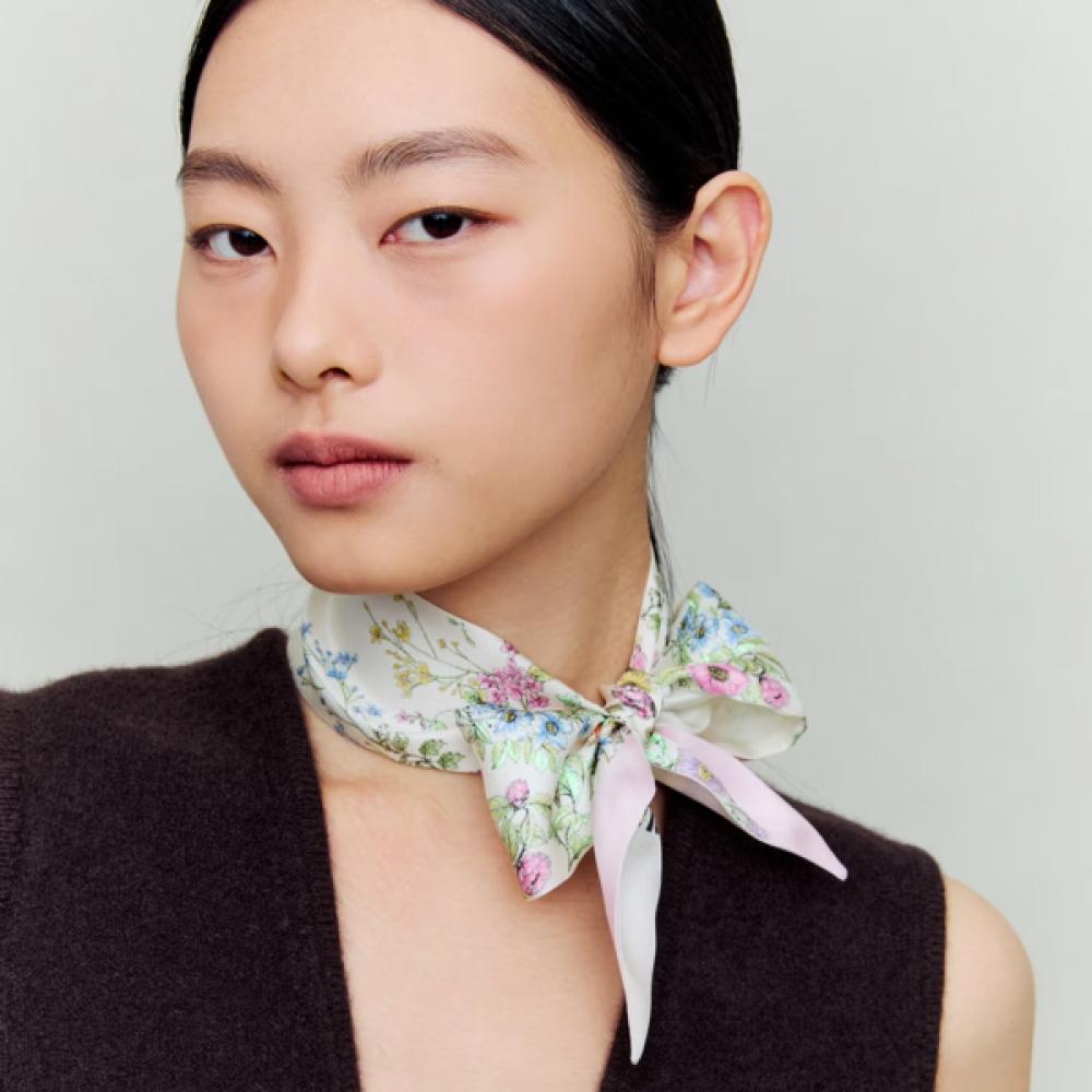 Daks Flower Petit Scarf Dcsc6e330iv Single option