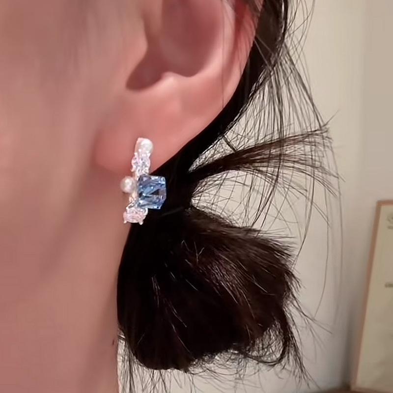 Elegant Geometric Blue Zirconia Pearl Stud Earrings - Stylish Cold Tone