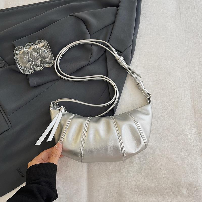 Yogodlns Fransk Croissantveske Chic Mote Sølv Crossbody-veske Retro PU Mini Boulogne Håndveske Casual Søt Skulderveske