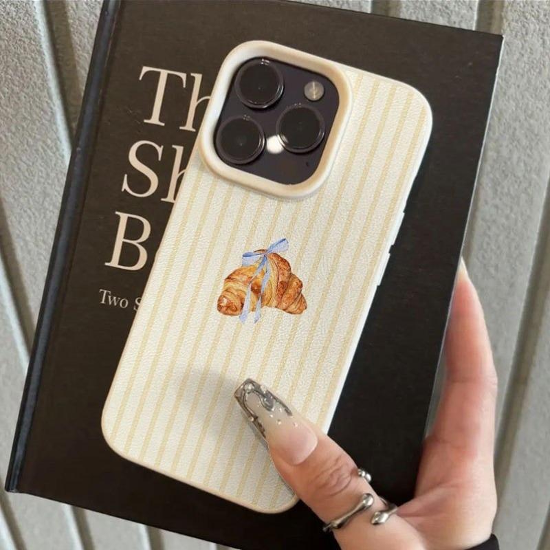 A Striped Croissant-Patterned Phone Case with Lychee Texture, Suitable for iPhone 17, 16, 15, Plus, Pro, Max Series Phones — Can Be Used as a Gift