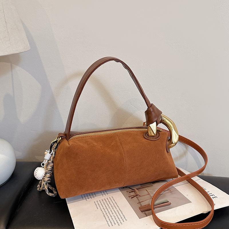 

2025 новая нишевая ретро большая вместимость повседневная осенне-зимняя модная простая новая сумка тоут сумка для поездок под мышкой Without pendant коричневый