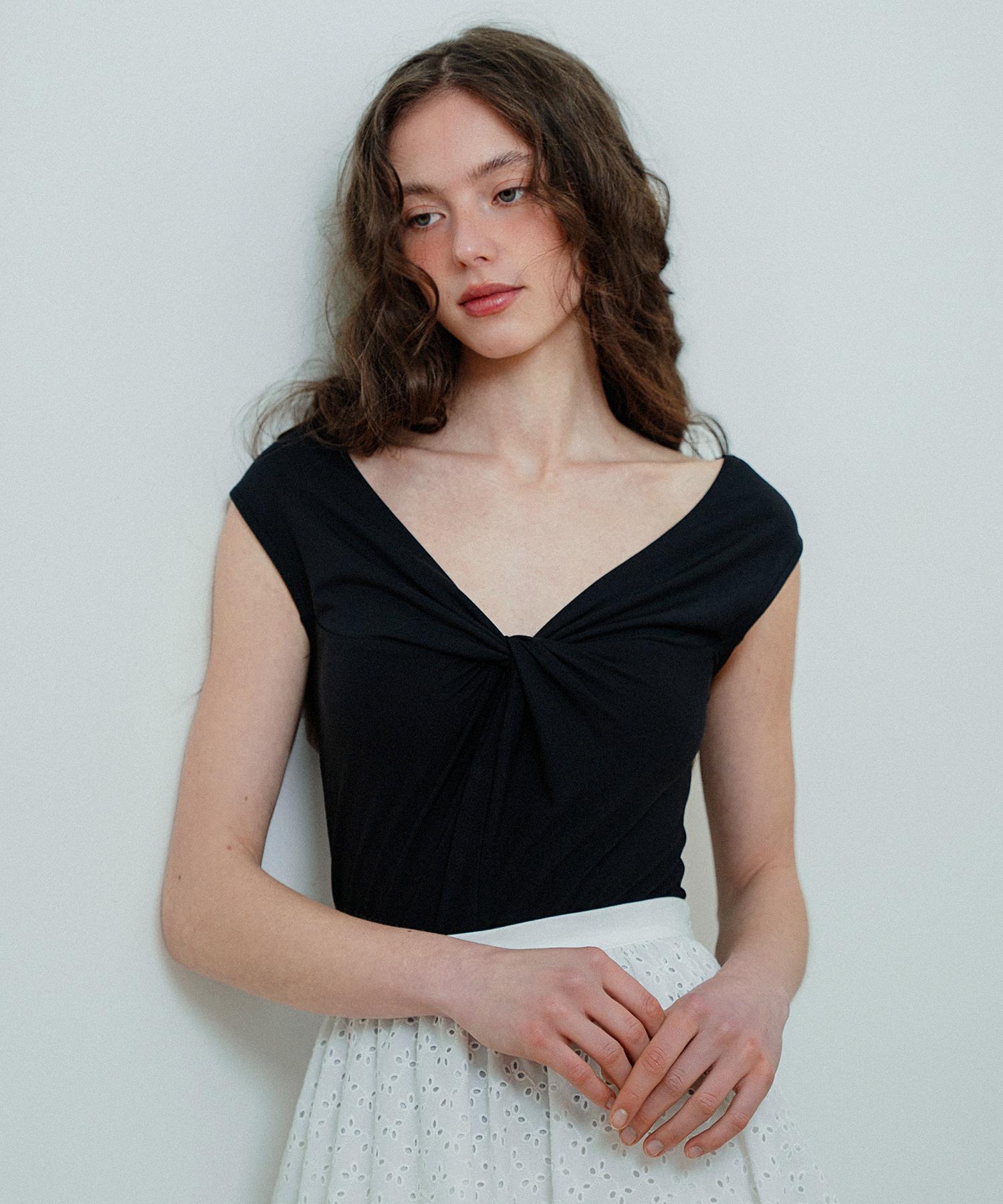 Retour Deux Vingt Quatre Twist Front Sleeveless Top (Black) S