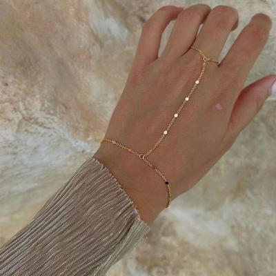 Hand Chain Bracelet for Women Elegant Bracelet with Tarnish-Resistant Finish Trendy Jewellery Golden Piece Versatile Fashion