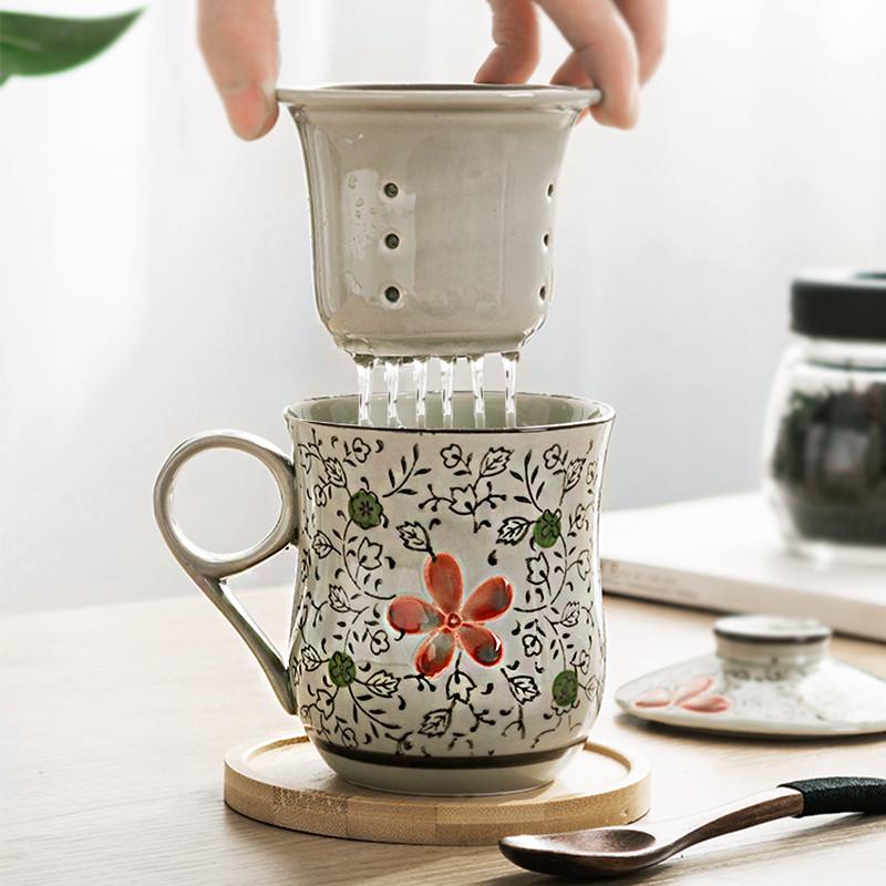 Modrobílý porcelánový šálek na čaj Keramický ručně malovaný Retro hrnek s oddělovačem na vodu a víčkem s filtrem Kancelářské šálky na čaj Nápojové nádobí