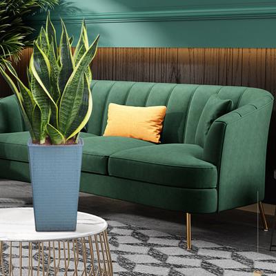 Maceta de riego automático con orificios de drenaje para plantas de interior y exterior.