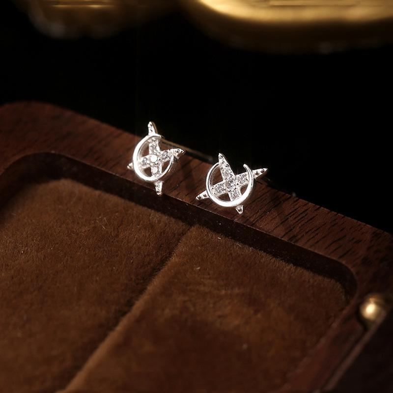 S925 silver-plated stud earrings Japanese and Korean Instagram niche design shining star Stud earrings delicate light luxury moon star stud earrings