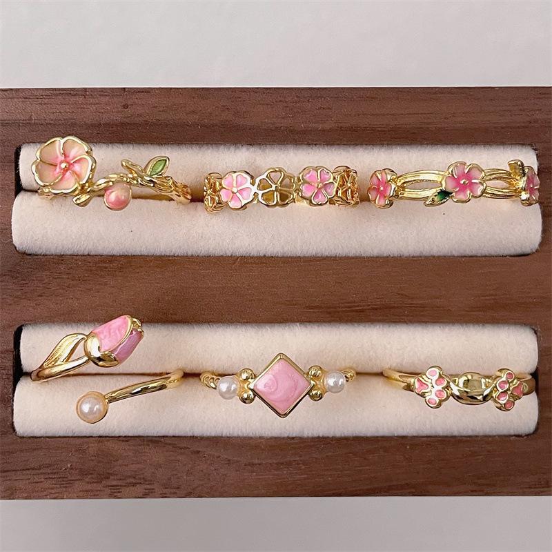 Medieval Enamel Peach Blossom Opening Ring Flower Light Luxury High Sense Niche Design Sense Fashion Retro Gold Ring