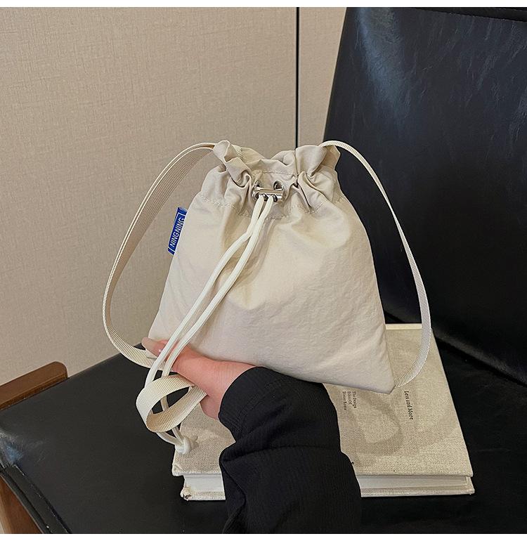 New Large-capacity Nylon Cloth Drawstring Pleated Shoulder Bag Travel Leisure Messenger Bucket Bag
