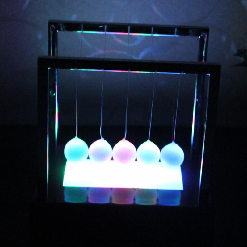 Culla di Newton Palline Bilanciate LED Oscillanti Fisica Scienza Palline Pendolo Scrivania Per Ufficio Insegnante di Fisica