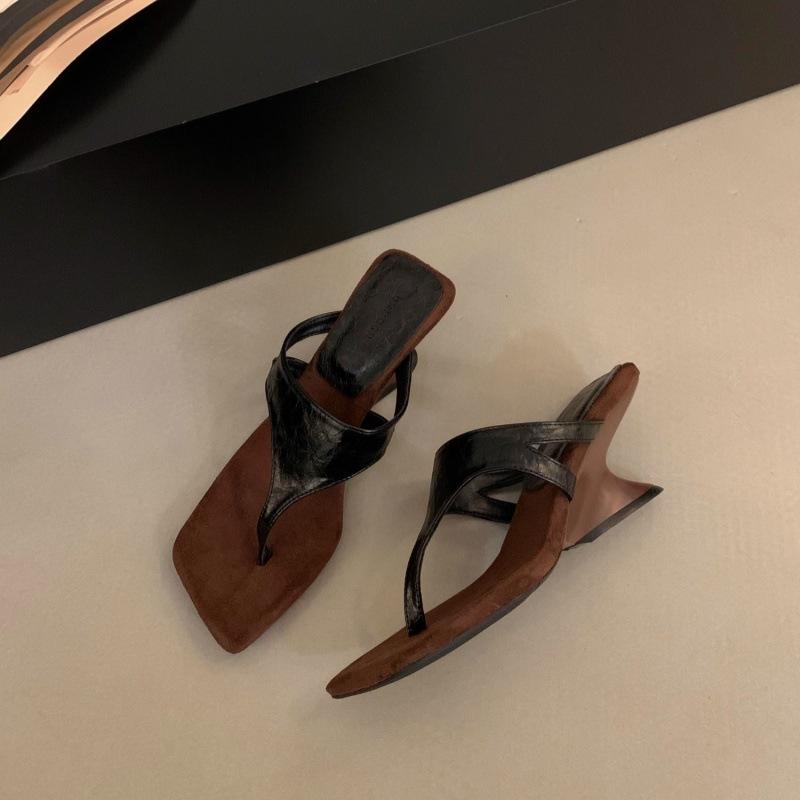 Französisches Nischendesign Keilabsatz Zehensandalen Schuhe Damen 2025 Sommer neue Mode silberne hochhackige Sandalen