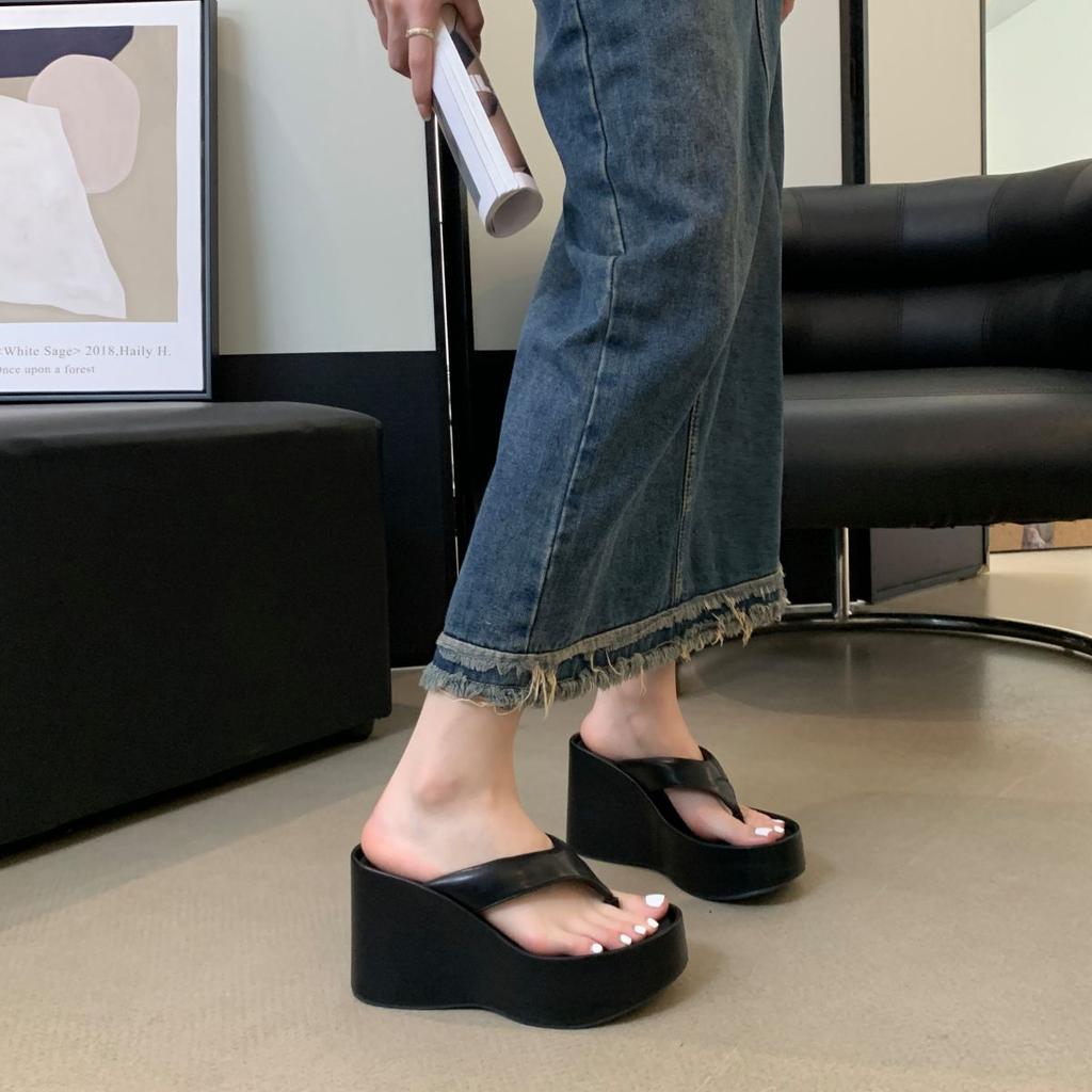 2025 new high-heeled flip-flops women's summer wear wedge heels pinch feet fashion cool slippers thick-soled non-slip beach shoes