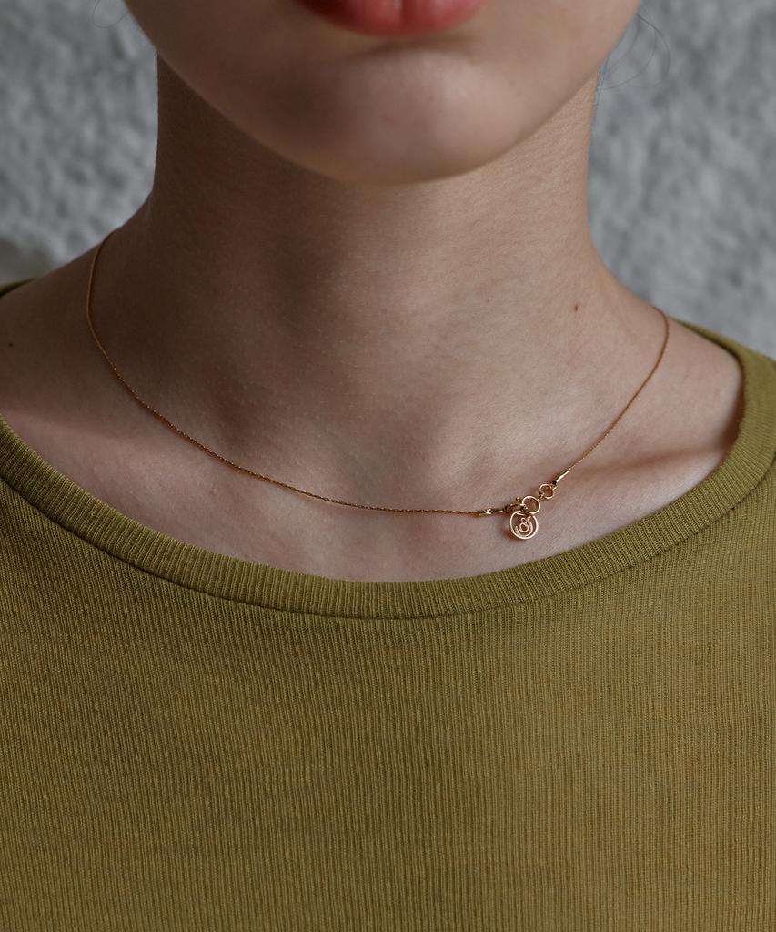 38Comeoncommon Slim Glow Surgical Necklace (Gold)