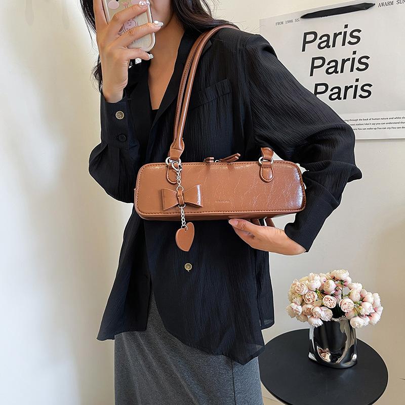 Premium texture French niche bag women's 2025 new trendy and popular versatile single shoulder can also be used, foreign style baguette bag