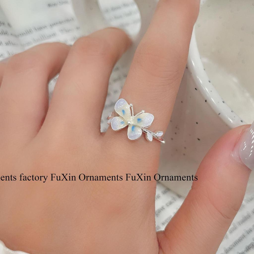 Koreanischer exquisiter schlichter Schmetterlingsring für Damen - Modisches, elegantes Schmuckaccessoire.