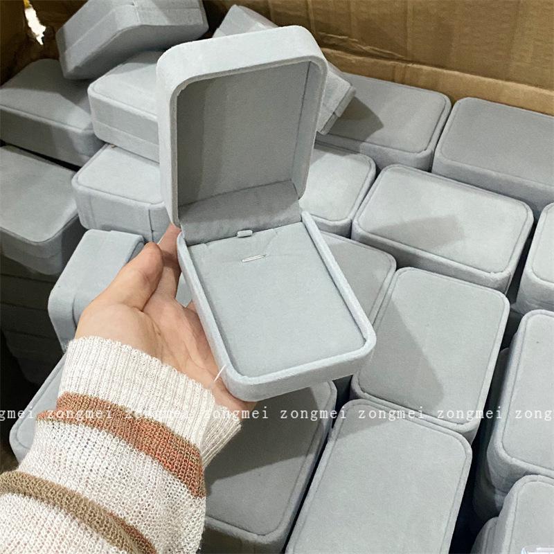 Off-White Velvet Jewelry Box with Rounded Corners for Rings and Necklaces