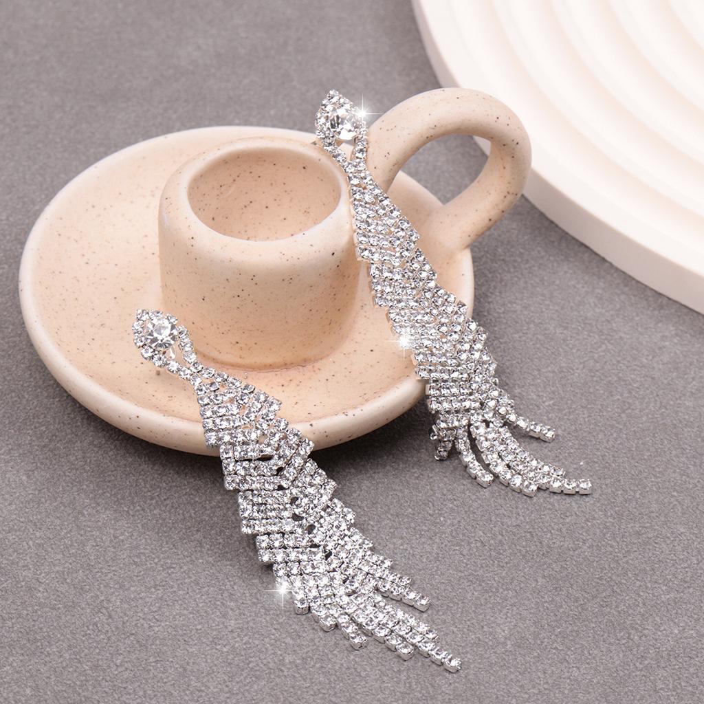 A Pair of Exaggerated Large Earrings, Women's Long Style, Round Face with Diamonds To Show Off Thinness, Fashionable and Trendy Personality