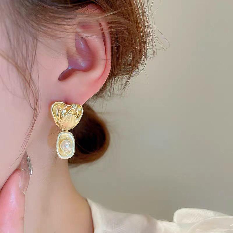 Pearl Earrings Women's High-end Earrings Ear Jewelry High-end Stud Earrings Niche Design Light Luxury