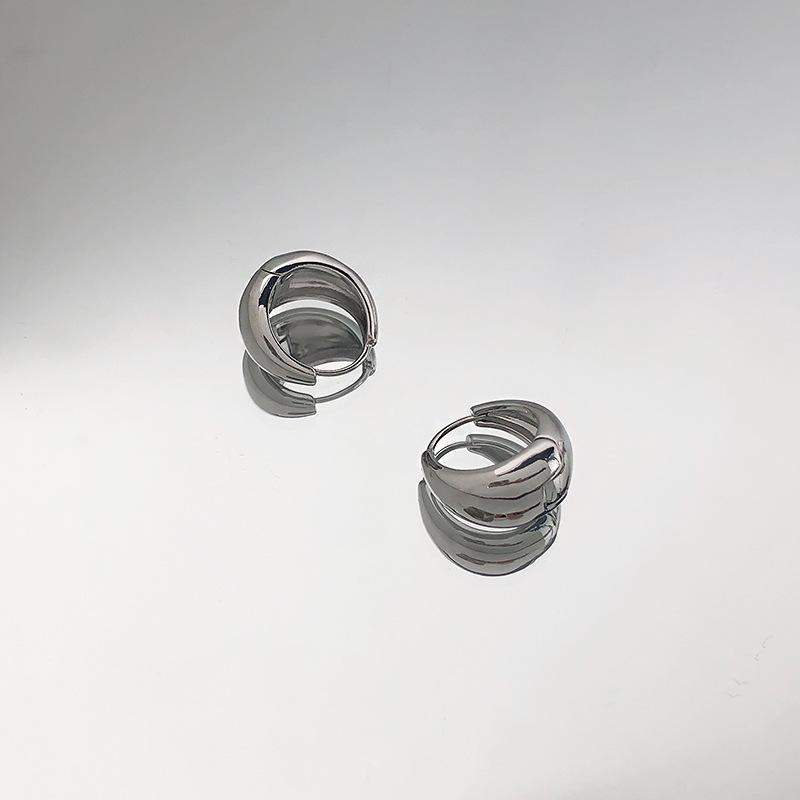 Metal silver water drop ear loop earrings, premium earrings, stud earrings, simple personalized ear buckles, hip-hop jewelry.