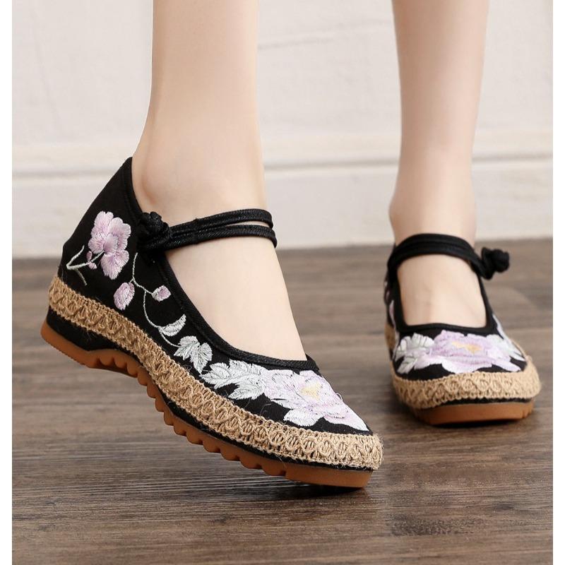 Women's Shoes with Linen Edging and Antique Embroidered Shoes and Cloth Shoe with Round Head In Spring and Autumn Female