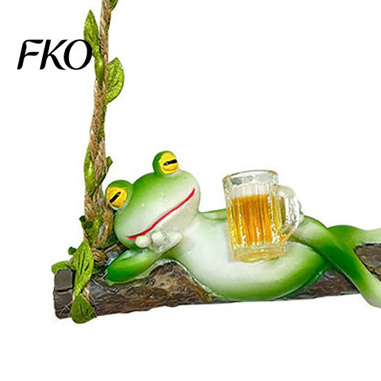 Miniatur-Gartendekoration Kreativer Frosch an einer Schaukel Hängendes Ornament, Niedliches Harz für Außenbäume Schreibtischzubehör Natur Terrasse Balkon, Mikrolandschaft
