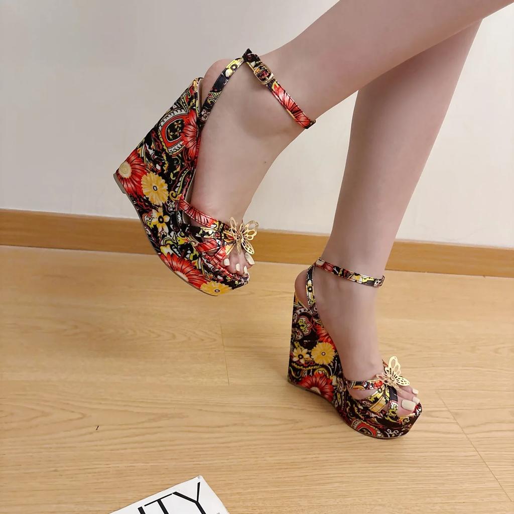 Fashion Hot Fashion Platform Flowers Printed Cloth Wedge Sandals Women Metal Butterfly Decoration Sexy Peep Toe Buckle Strap Ladies Shoe