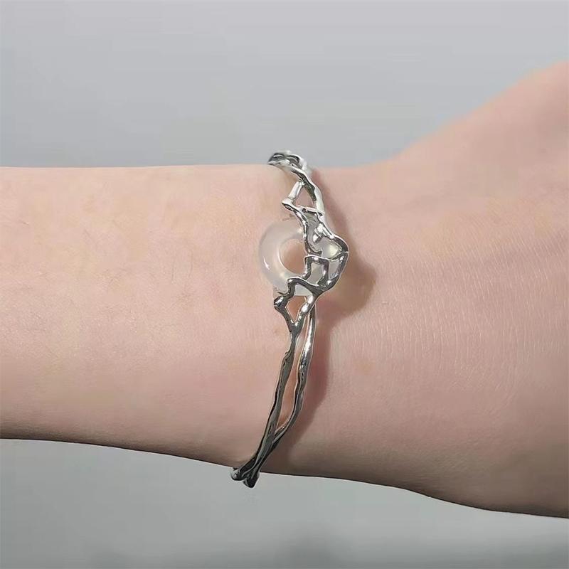 1PC Chinese Style Vintage Hollow Out Round Jade Light Luxury Small Temperament Bracelet For Women Open Adjustable Elegant Bangle