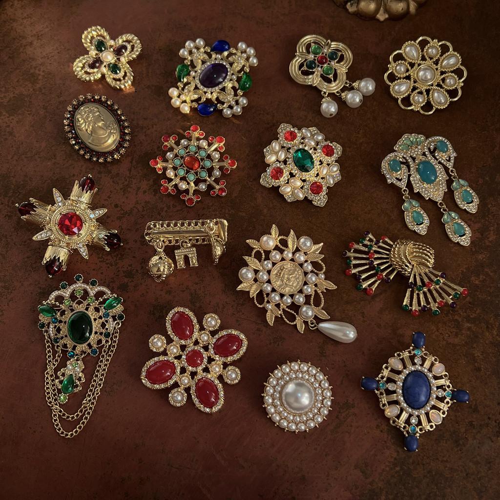 Vintage Baroque Cross Brooch Alloy Classic Retro Jewelry For Men And Women