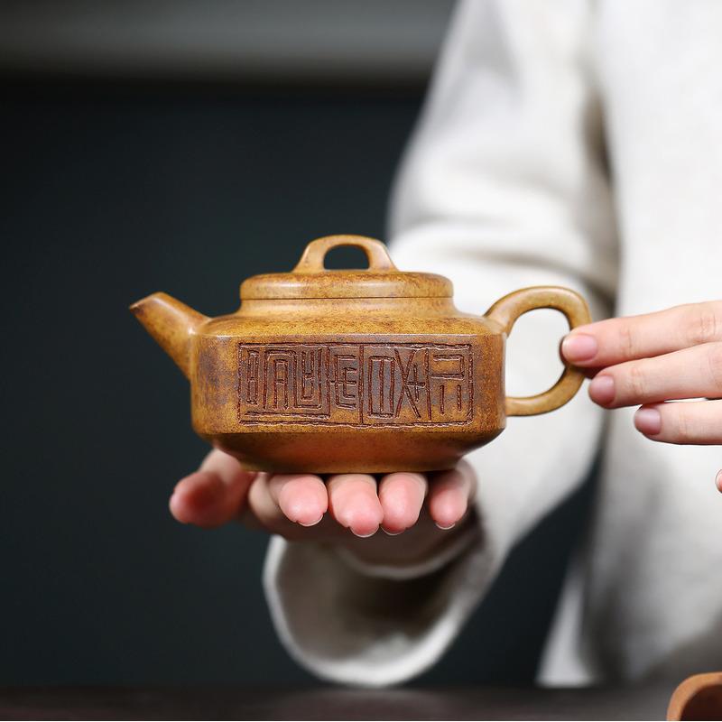 

320ml Yixing Purple Clay Teapot Handmade Square Pot Raw Ore Wood-fired Porcelain Mud Tea Making Kettle With Infuser Zisha Teaset