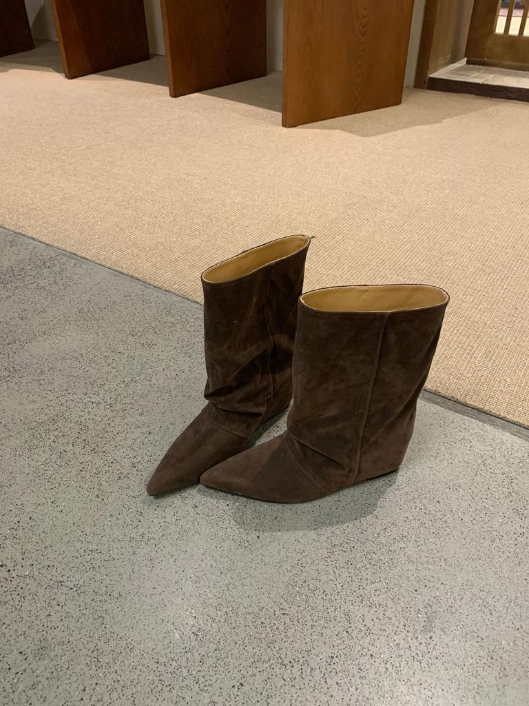 Retro Niche Long Boots Pointed Inner Height Increase Straight Boots Autumn and Winter Thin Sleeve High Boots
