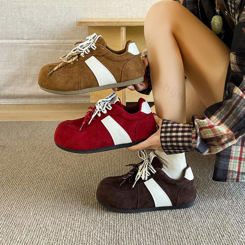 Women's Flat Casual Sports Shoes Spring 2026 Comfortable Non Slip Outdoor Casual Shoes Retro Lace-Up Fashion Female Sneakers