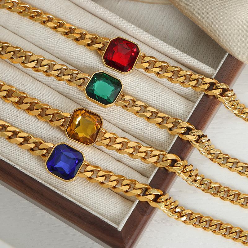 China Custom Made Trending Luxury Fashion Crystal Stainless Steel Plated Gold Necklaces Bracelet Jewelry Set