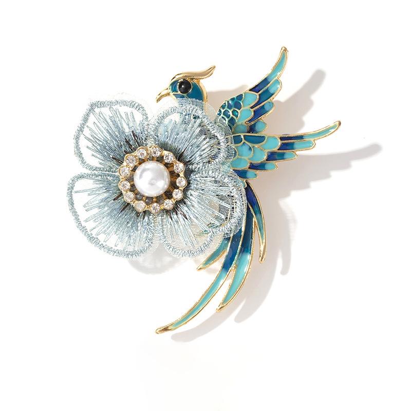 Hummingbird Crystal Rhinestone Brooch: Elegant Alloy Pin for Clothing Accessories