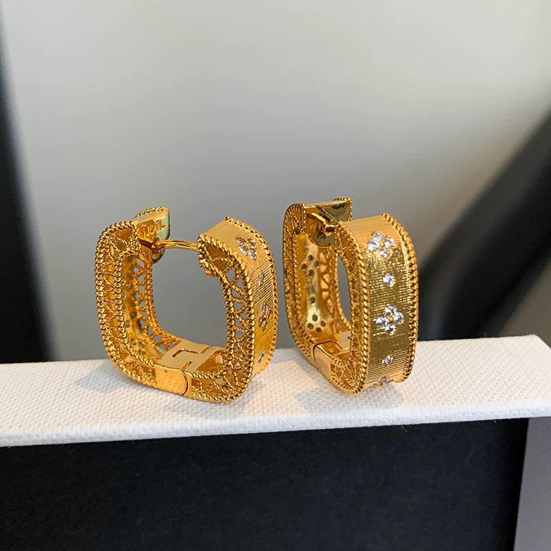 

Exquisite French Retro Zircon Four-Leaf Clover Ear Cuffs: Light Luxury Square Earrings