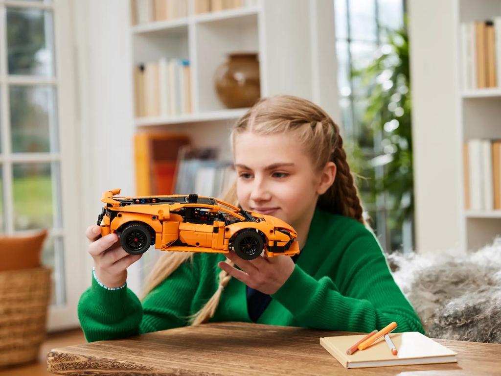 Lego Technic 42196 - Orange Lamborghini Huracán Tecnica