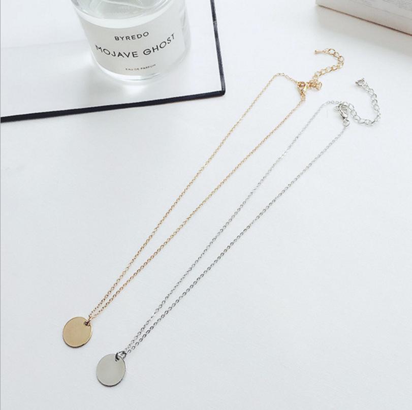 

Minimalist Round Pendant Thin Chain Neckline Necklace
