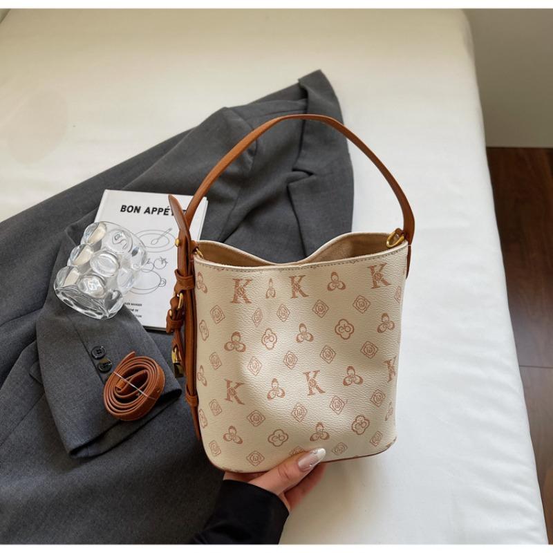 Premium Light Luxury Niche Bag Women's New Trendy Fashion Hand Carry Shoulder Bag Commuter Messenger Bucket Bag
