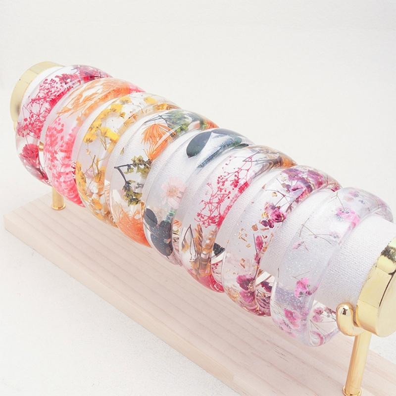 Elegant Resin Bangle With Preserved Flowers Comfortable Dried Flower Wristband For Women Fashion Jewelry Gift