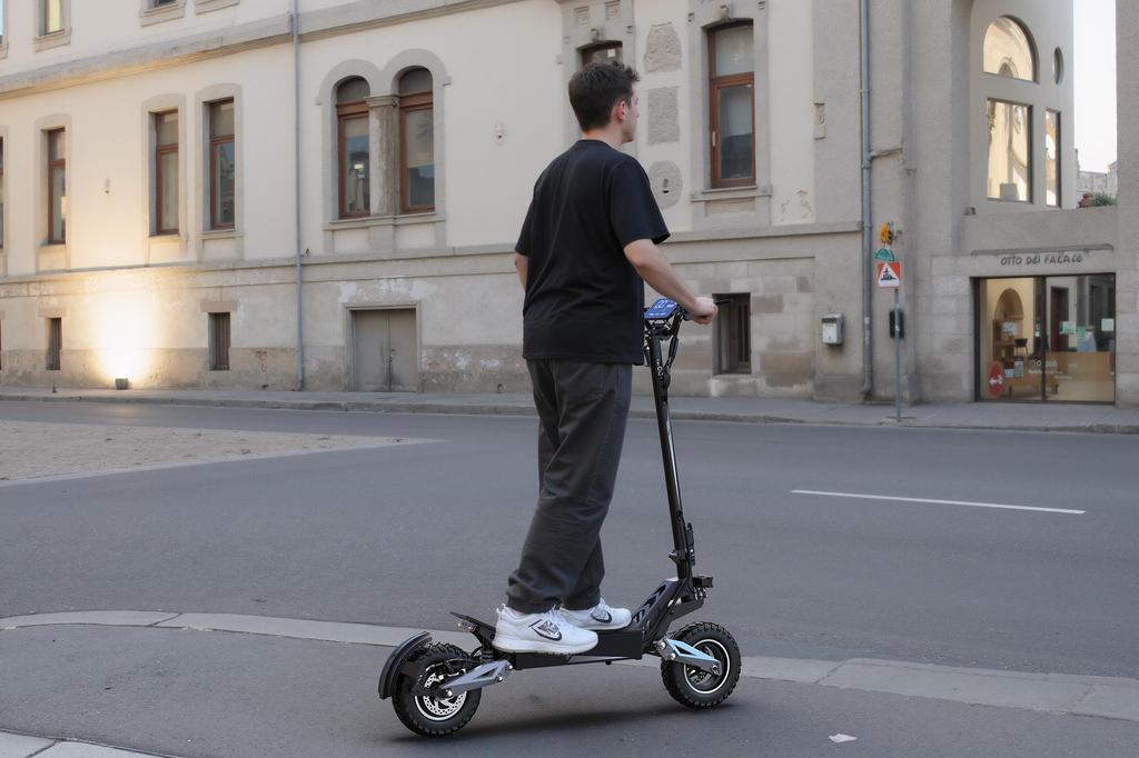 OOTD T10 Foldable E-Scooter 900W Peak 48V 13.5Ah Battery 150kg Load 11-inch Tubeless Tires Foldable Commuter E-Scooter