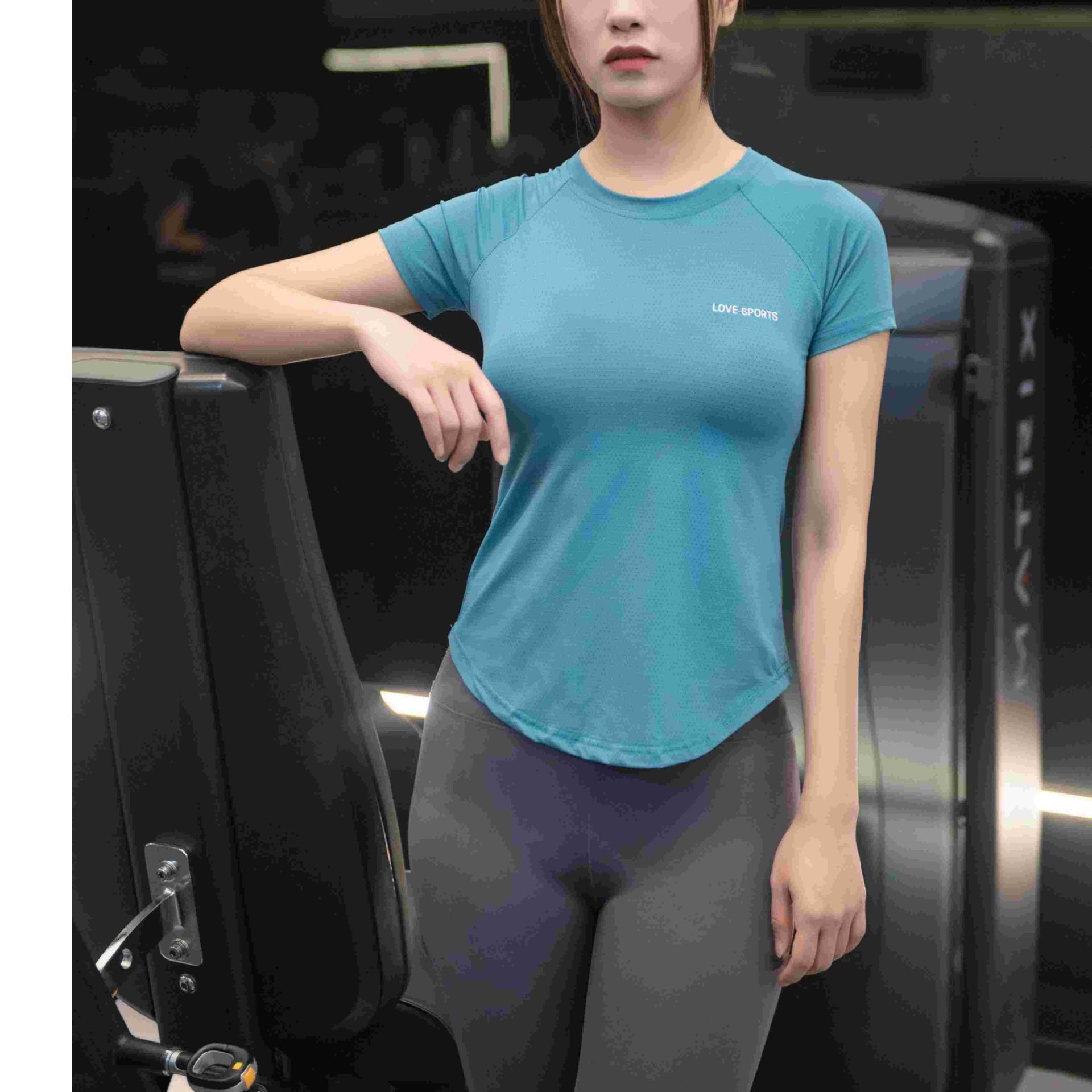 

Women s Quick-Dry Ice Silk Short Sleeve Running Top - Sexy, Tight Yoga Fit with Curved Hem for Summer. M (90-100 lbs)