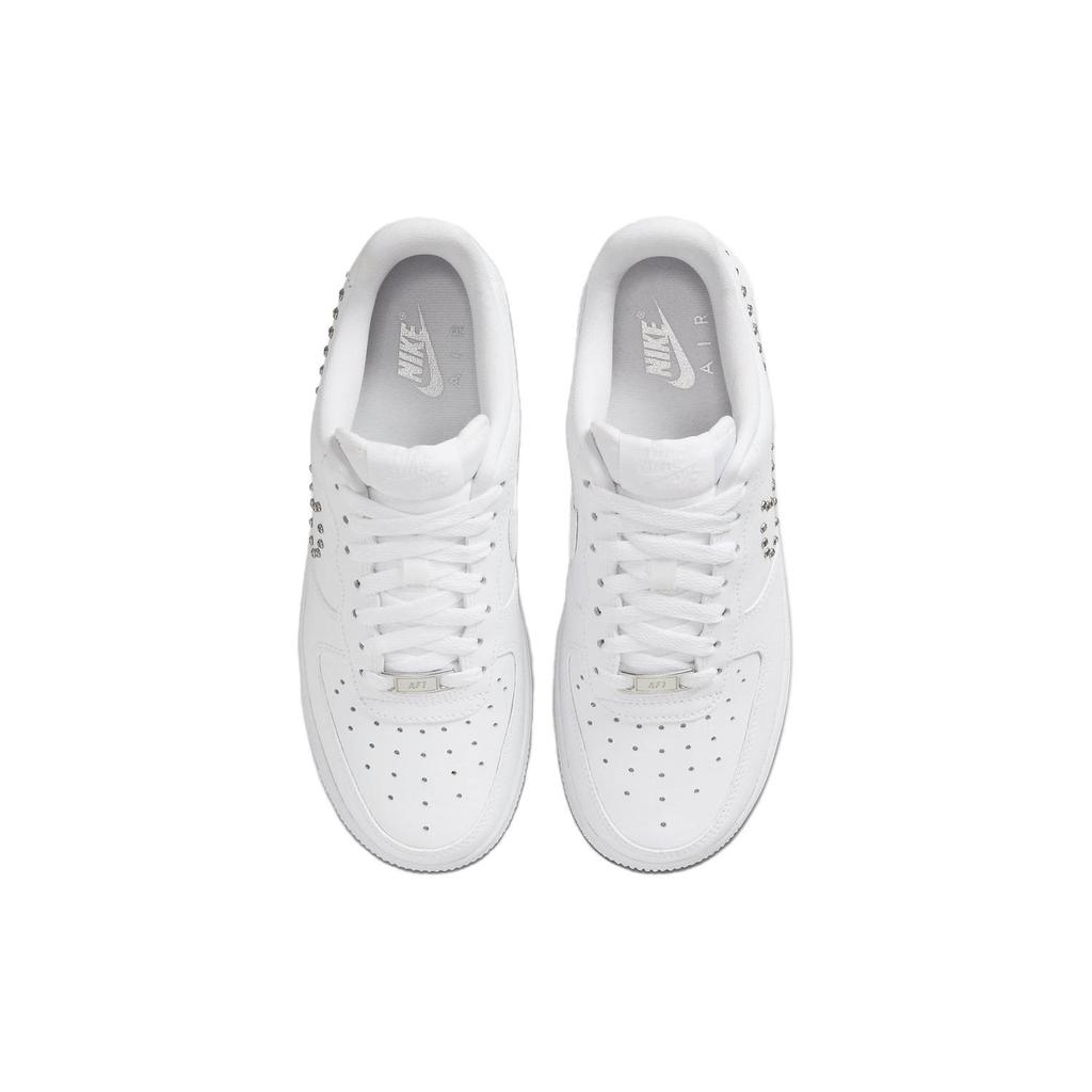 Nike Sneakers da Donna Air Force 1 07 Swoosh Borchiato Bianco Argento Metallizzato Tinta Platino FQ8887-100