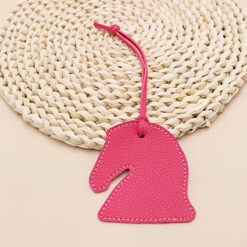 

Модный кожаный милый креативный персонализированный брелок в виде головы лошади для дам, рюкзака, подвески, сумки, аксессуары