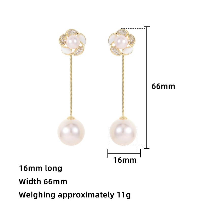 New Elegant and Elegant Women's Light Luxury Earrings with Tidal Zircon Inlaid Flowers One Pair of Simulated Pearl Earrings
